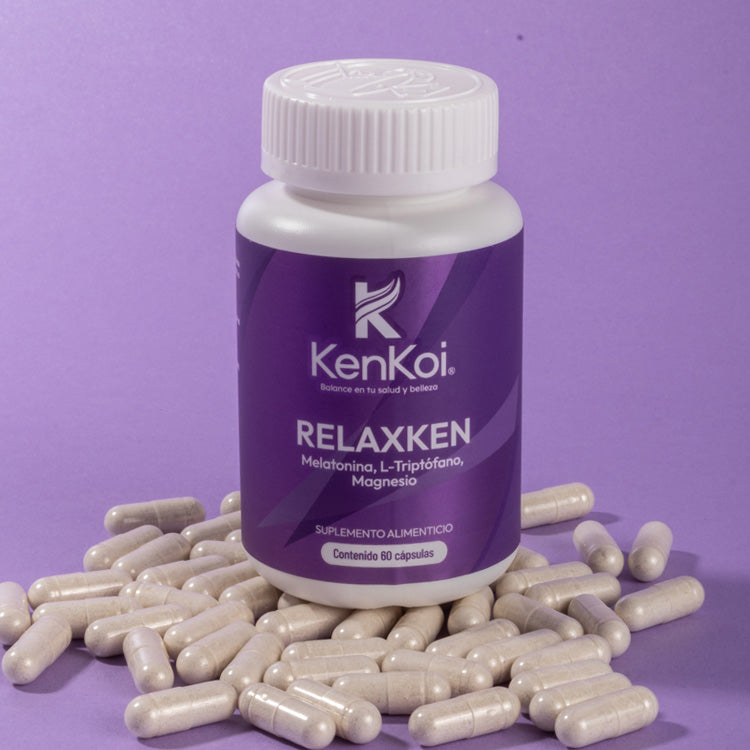 Frasco de RELAXKEN KenKoi blanco y morado con 60 cápsulas de melatonina, L-triptófano y magnesio sobre cápsulas.